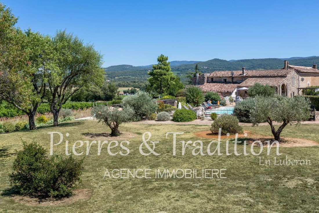 Estate in Roussillon, Provence-Alpes-Côte d'Azur, France 1 - 15659138