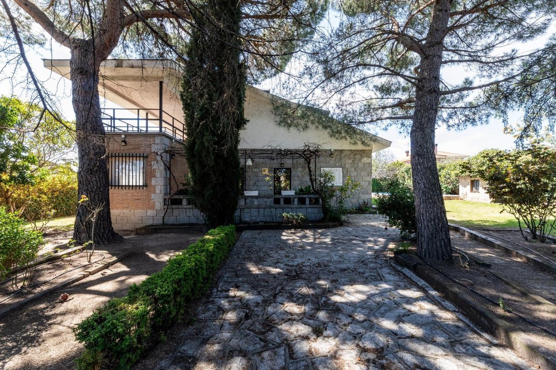 Villa in Galapagar, Community of Madrid, Spain 1 - 15660931