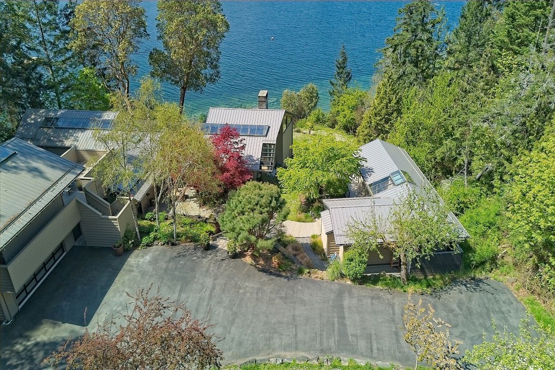 House in Saltspring Island, British Columbia, Canada 1 - 15659424