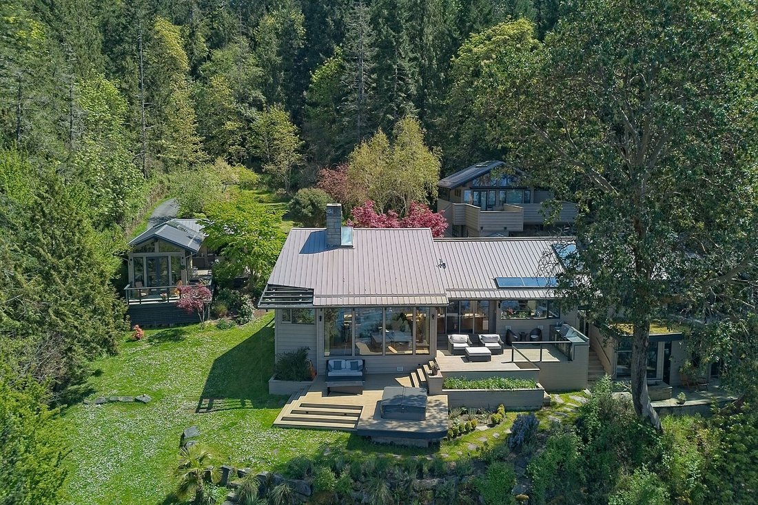 House in Saltspring Island, British Columbia, Canada 2 - 15659424