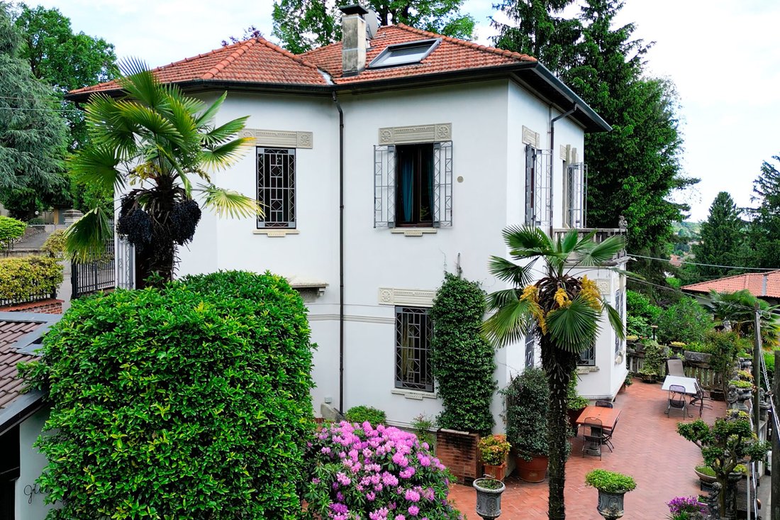 Villa in Venegono Superiore, Lombardy, Italy 1 - 15662367
