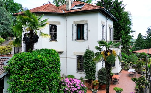 Villa in Venegono Superiore, Lombardei, Italien 1