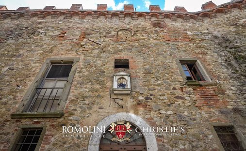 Castle for Sale in Montebenichi, Tuscany, Italy