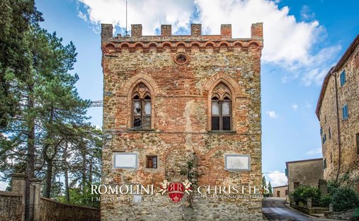 Castle for Sale in Montebenichi, Tuscany, Italy