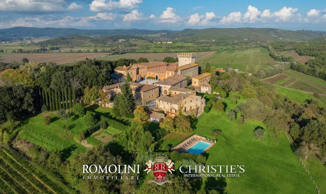 Castle for Sale in Serre di Rapolano, Tuscany, Italy
