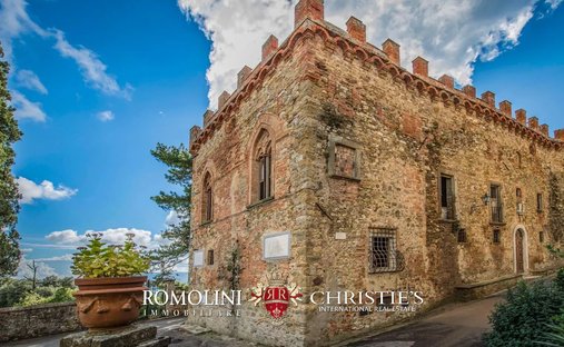 Castle for Sale in Montebenichi, Tuscany, Italy