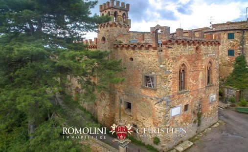 Castle for Sale in Montebenichi, Tuscany, Italy
