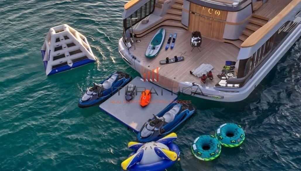 Mega Yacht in Alimos, Decentralized Administration of Attica, Greece 2 - 15663562