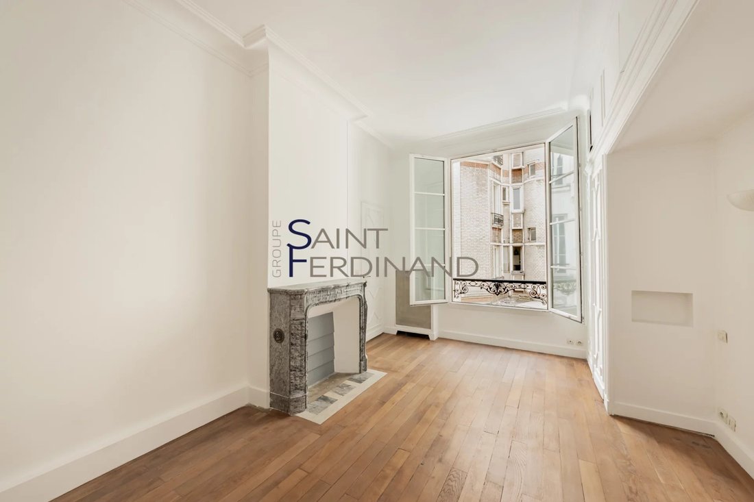 Apartment in Montmartre, Paris 18e Arrondissement, Paris 4 - 15663595