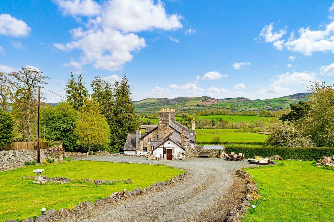 Llanfair Dyffryn Clwyd, Wales 3 - 15664214