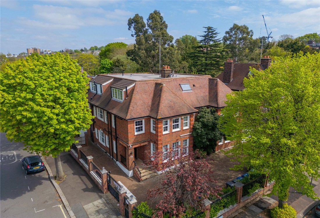 House in Barnet, England 3 - 15664294