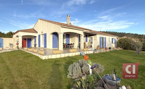 Villa in Gar�oult, Provence-Alpes-C�te d'Azur, France 1