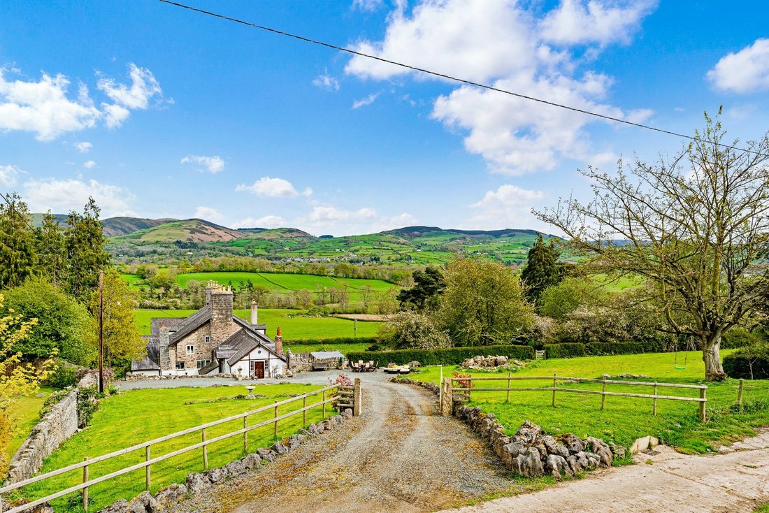 Llanfair Dyffryn Clwyd, Wales 4 - 15664214