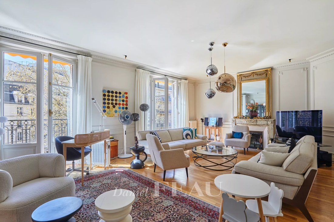 Apartment in Saint Thomas d'Aquin, Paris 7e Arrondissement, Paris 2 - 15664299