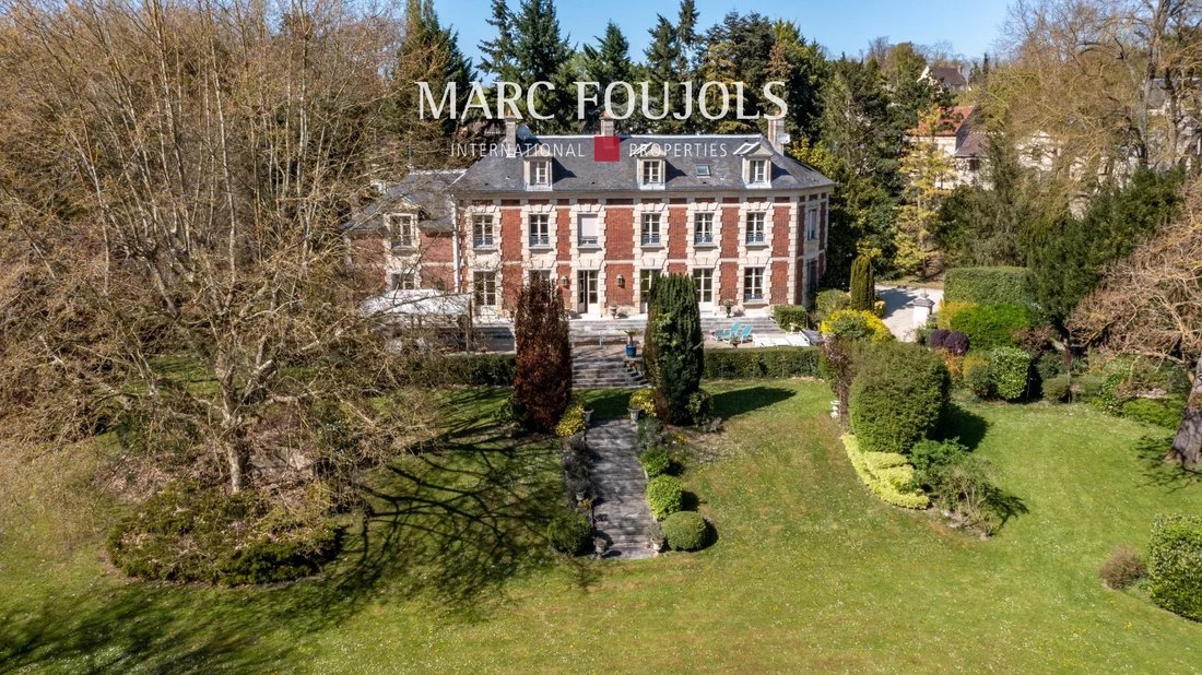 Estate in Chantilly, Hauts-de-France, France 1 - 15481024
