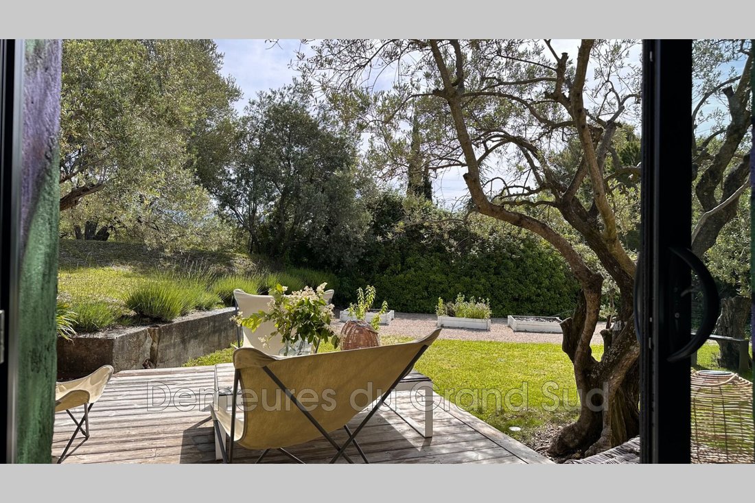 Villa in Crillon-le-Brave, Provence-Alpes-Côte d'Azur, France 1 - 15664395