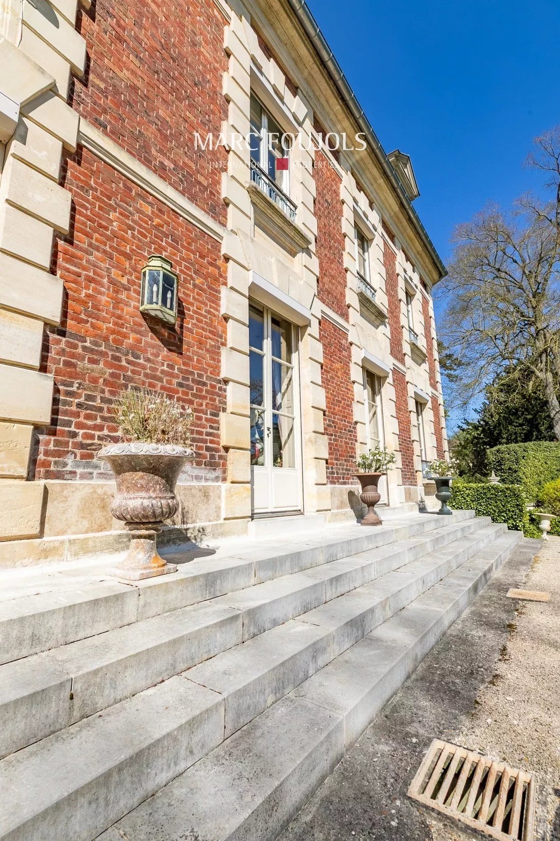 Estate in Chantilly, Hauts-de-France, France 2 - 15481024