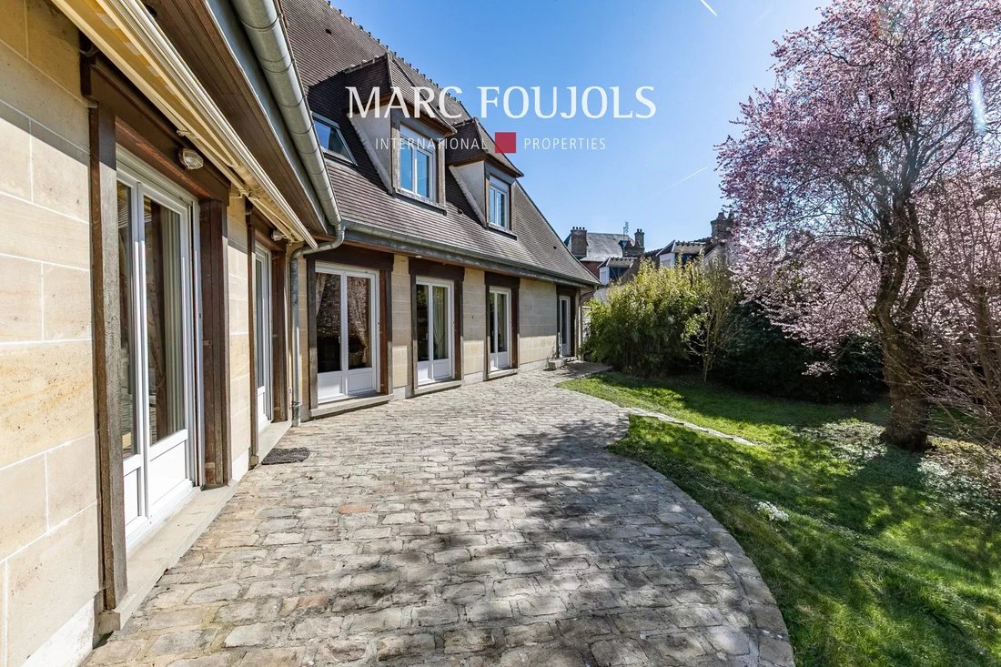 House in Compiegne, Hauts-de-France, France 2 - 15398597