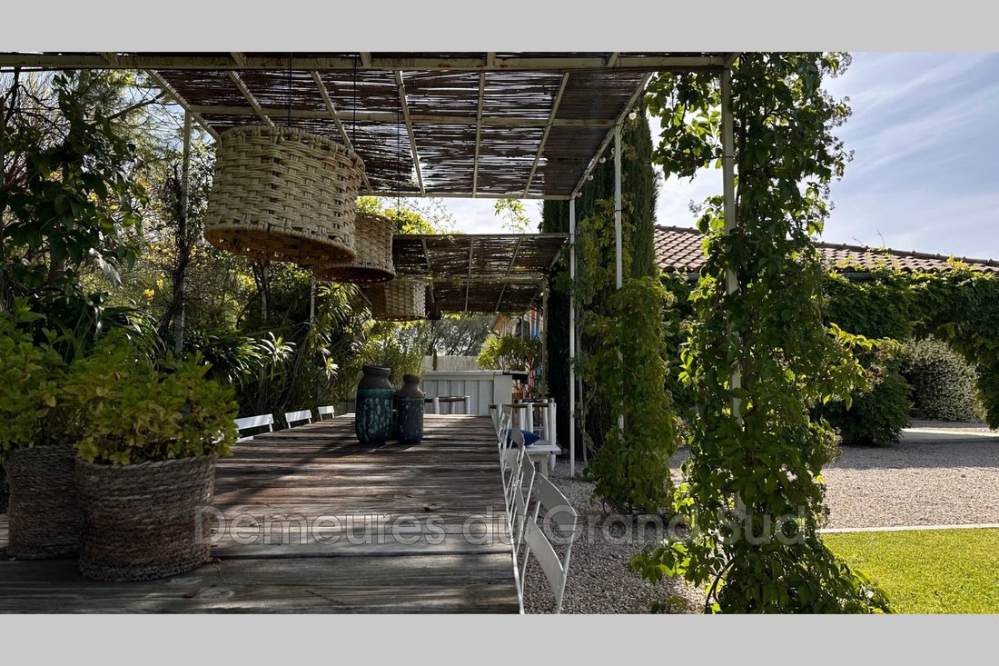 Villa in Crillon-le-Brave, Provence-Alpes-Côte d'Azur, France 2 - 15664395
