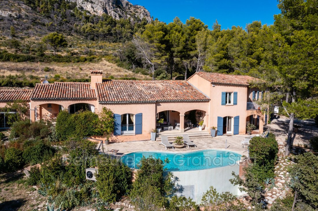 Villa in Saint-Hippolyte-le-Graveyron, Provence-Alpes-Côte d'Azur, France 1 - 15664414