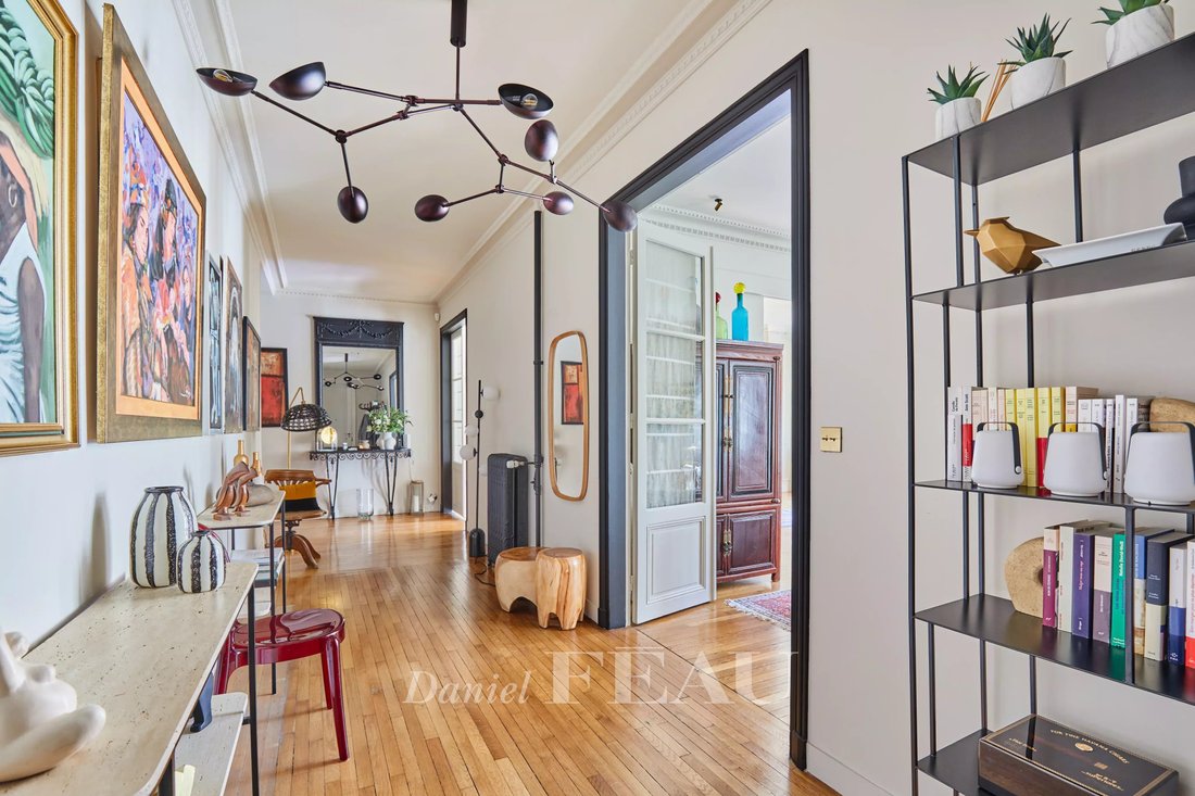 Apartment in Saint Thomas d'Aquin, Paris 7e Arrondissement, Paris 4 - 15664299