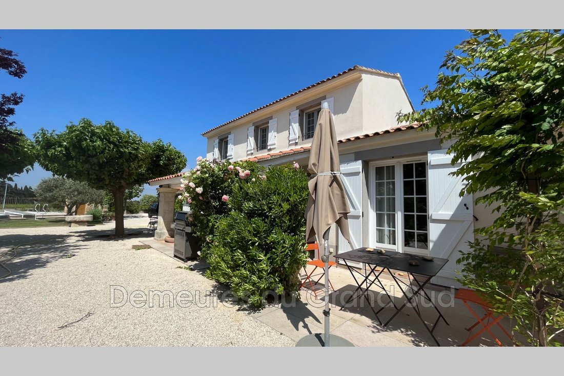 Villa in Châteauneuf-du-Pape, Provence-Alpes-Côte d'Azur, France 1 - 15664262