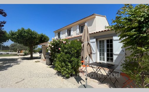 Villa in Châteauneuf-du-Pape, Provence-Alpes-Côte d'Azur, France 1