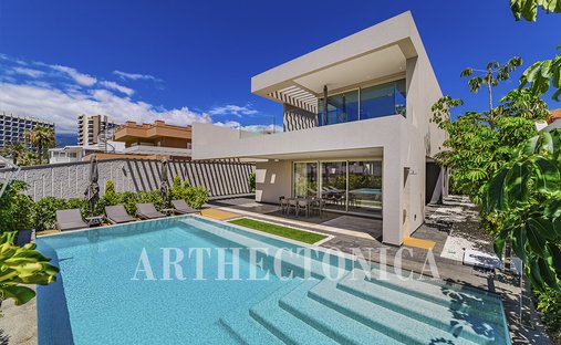 Villa in Los Cristianos, Canary Islands, Spain 1