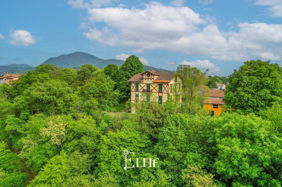 Villa in Cittiglio, Lombardy, Italy 1 - 15664827