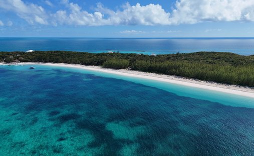 Land in Nassau, New Providence, The Bahamas 1