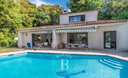 Villa in Sud, Roquefort-les-Pins, France 1