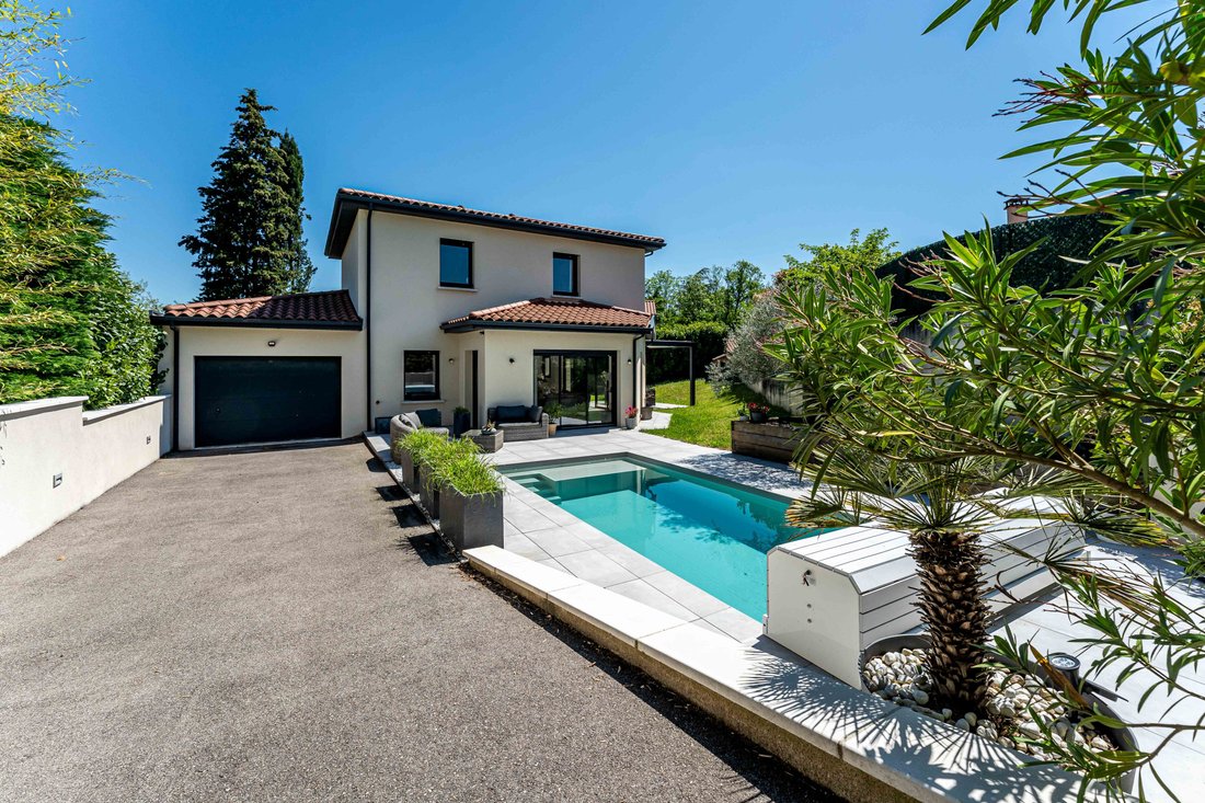 House in Grézieu-la-Varenne, Auvergne-Rhône-Alpes, France 1 - 15667405
