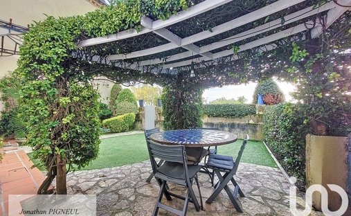 Castle for Sale in Langoiran, Nouvelle-Aquitaine, France