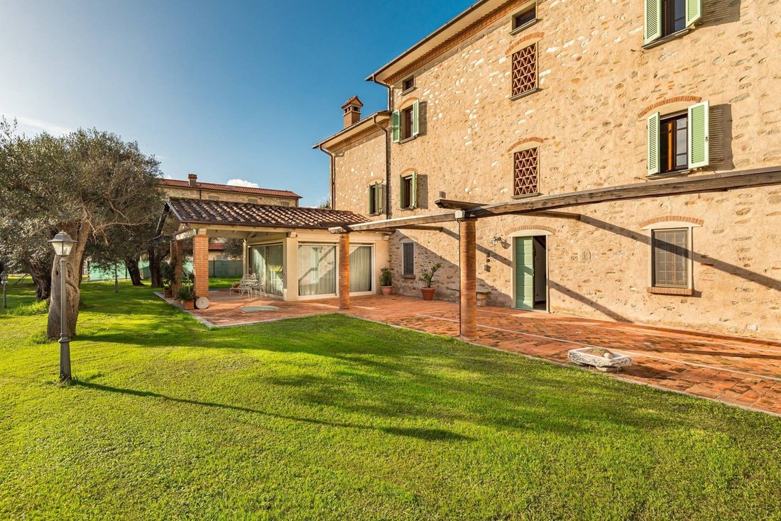 Villa in Seravezza, Tuscany, Italy 3 - 13549452
