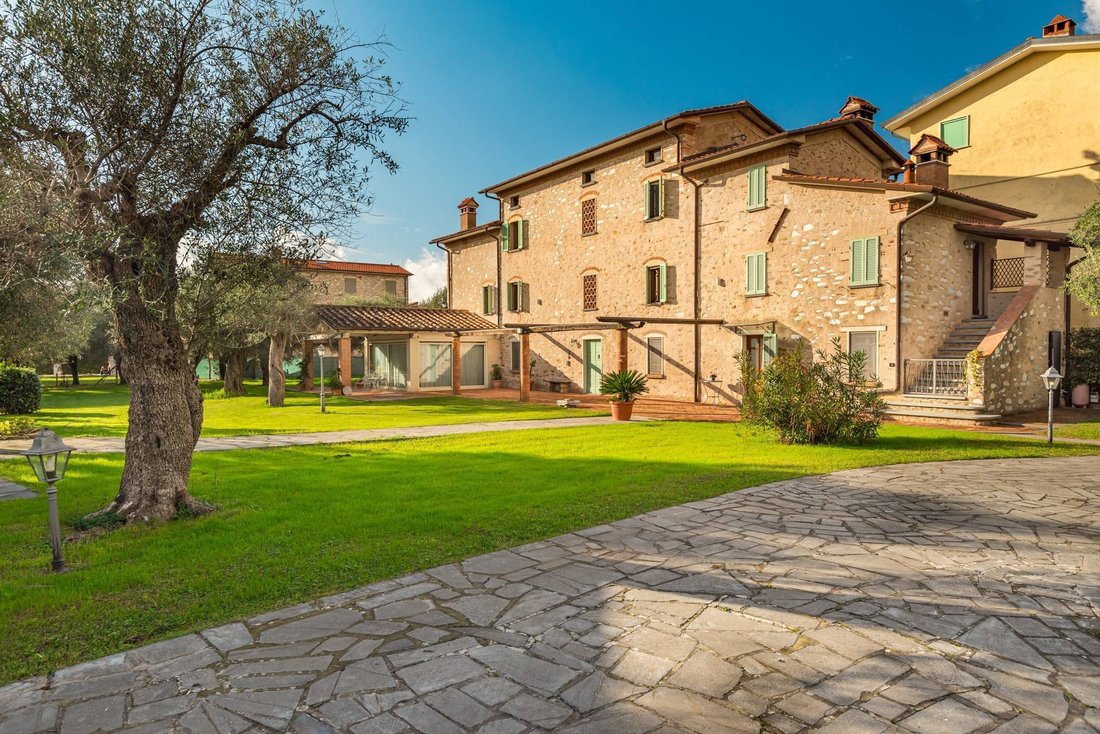 Villa in Seravezza, Tuscany, Italy 1 - 13549452