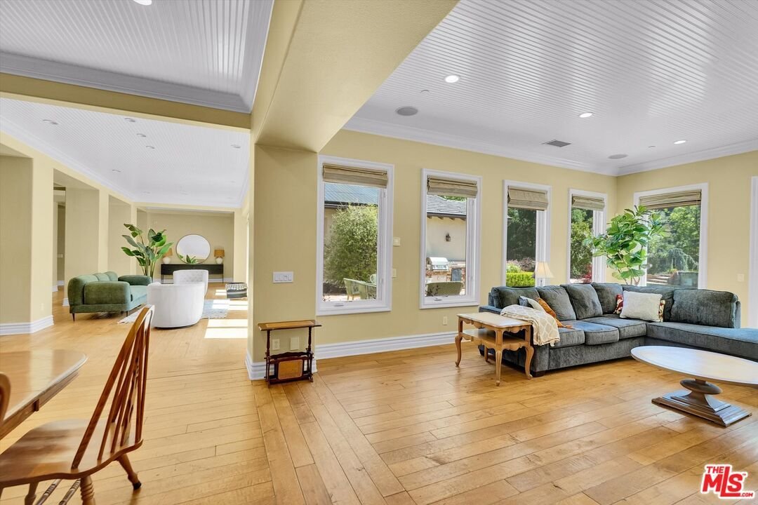 Agoura Hills, California, United States 3 - 15667803