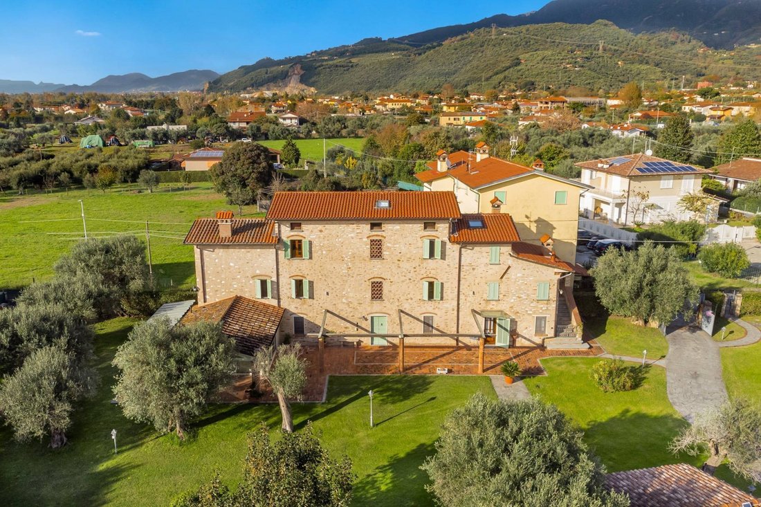 Villa in Seravezza, Tuscany, Italy 2 - 13549452