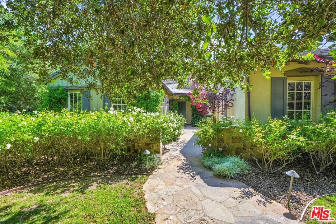 Agoura Hills, California, United States 4 - 15667803