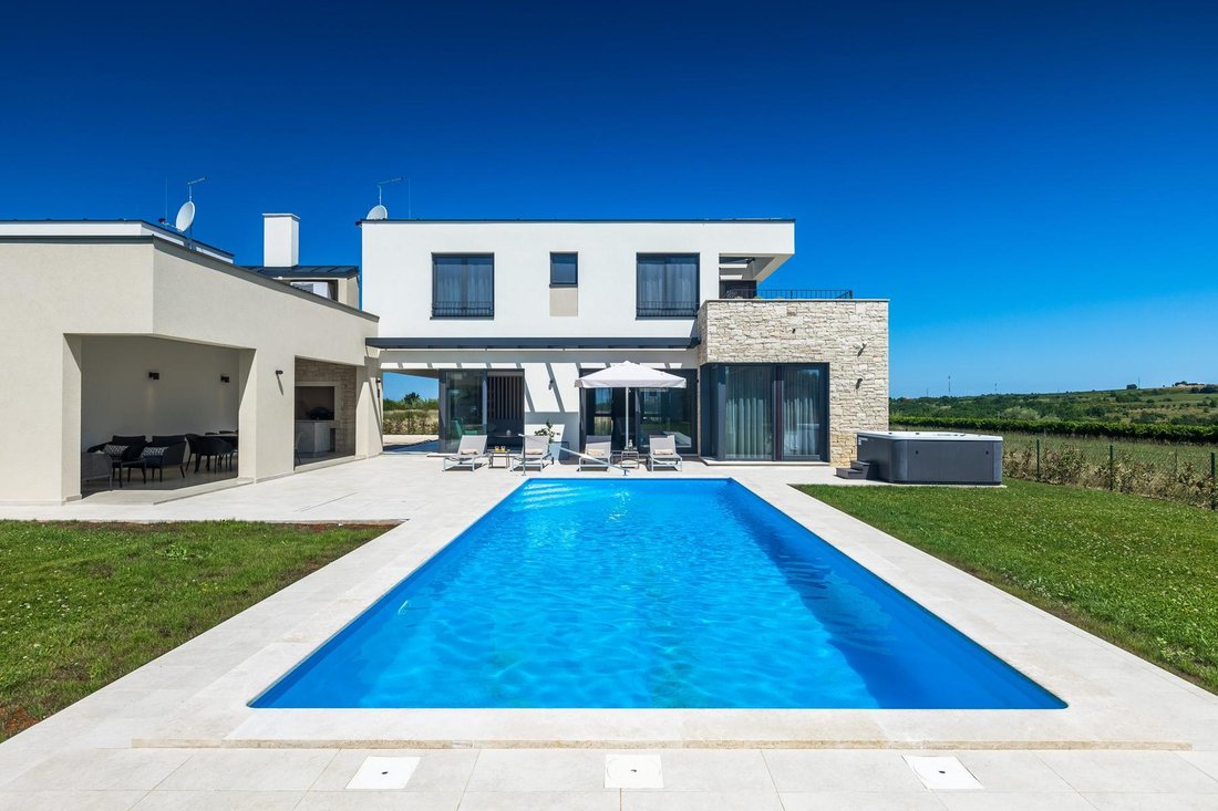 Villa in Brtonigla, Istria County, Croatia 2 - 15667564