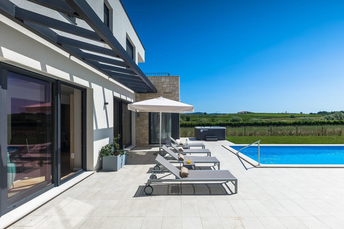 Villa in Brtonigla, Istria County, Croatia 3 - 15667564