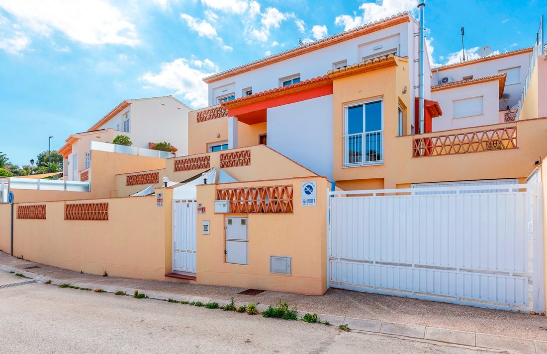 Villa in l'Alfas del Pi, Valencian Community, Spain 1 - 15666624