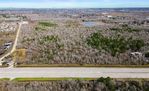 Land in Iowa Colony, Texas, United States 1