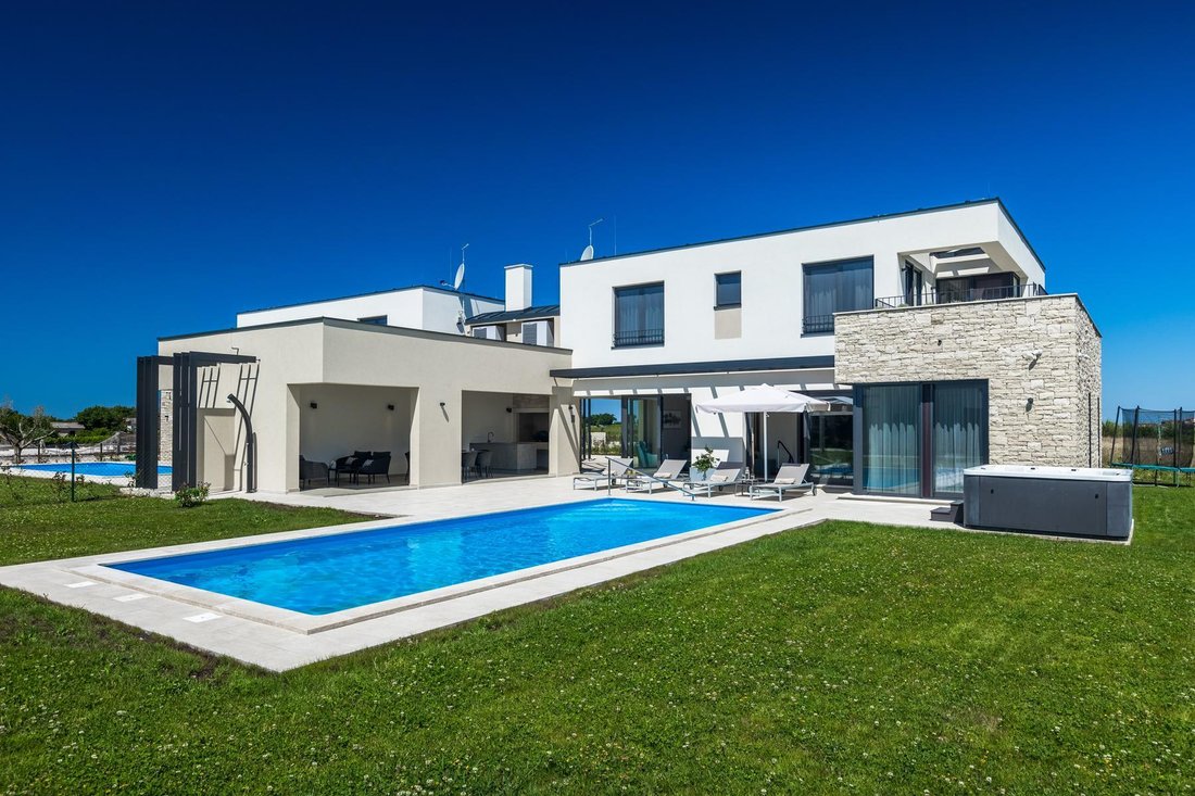Villa in Brtonigla, Istria County, Croatia 1 - 15667564