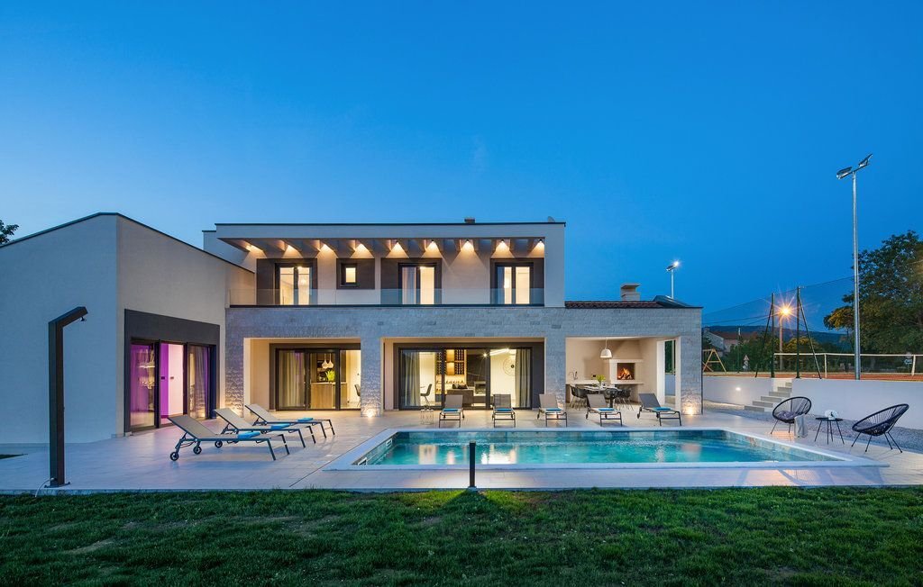 Villa in Labin, Istria County, Croatia 2 - 15666851