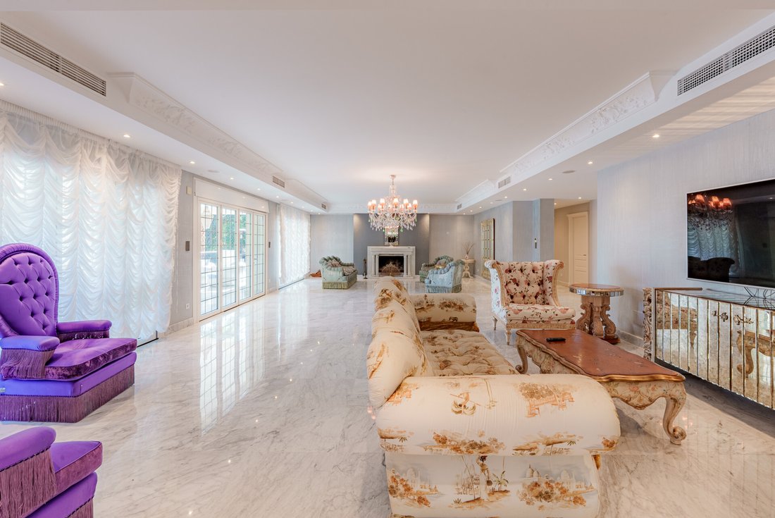 Villa in Sierra Blanca, Marbella, Spain 4 - 15670770