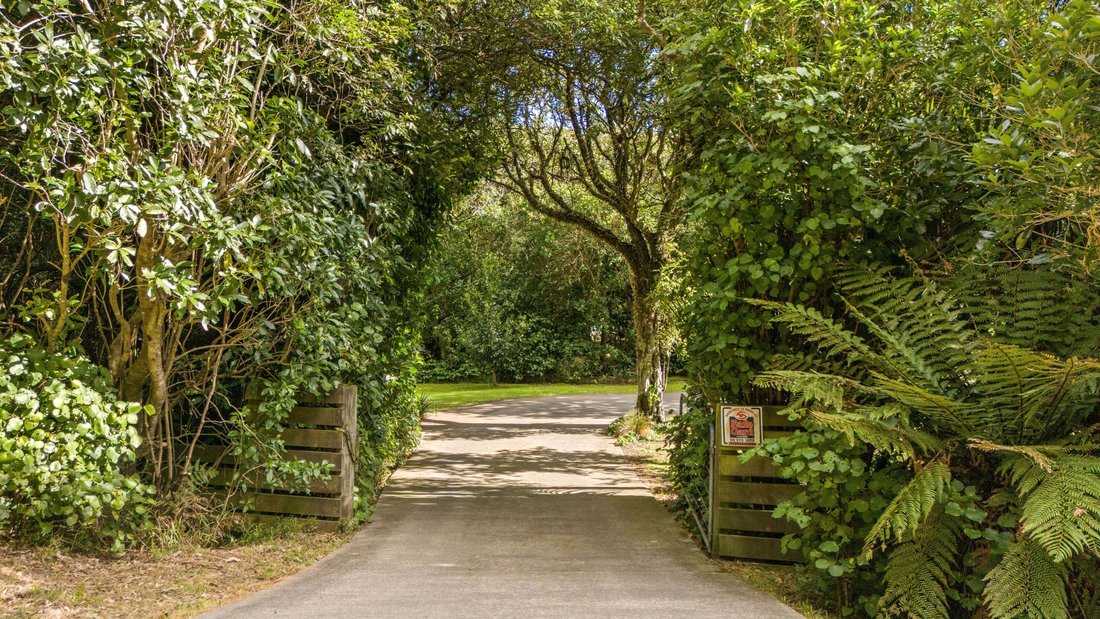 Land in Lower Hutt, Wellington, New Zealand 4 - 15668536