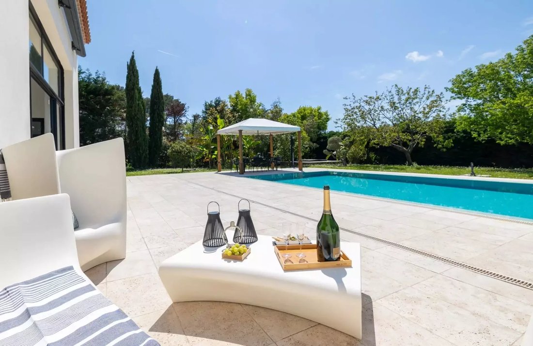 Villa in Sud, Roquefort-les-Pins, France 2 - 15672802