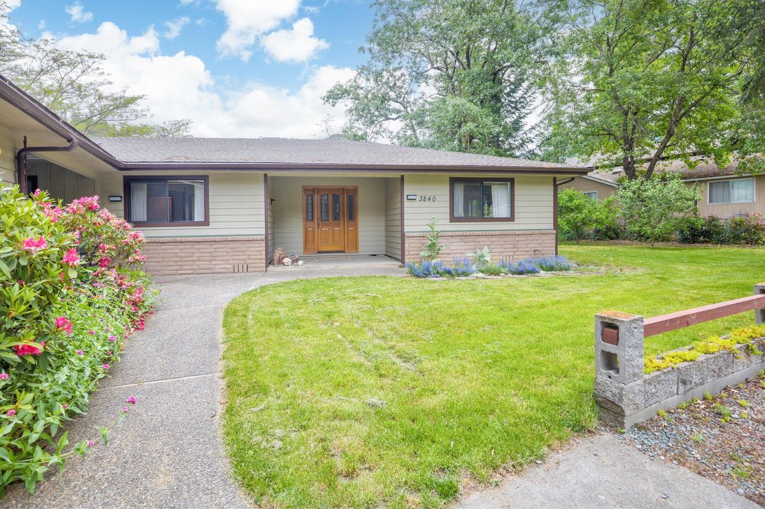 House in Grants Pass, Oregon, United States 1 - 15672212