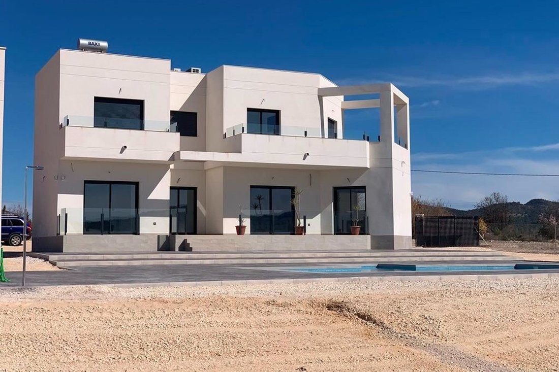 Villa in el Pinos / Pinoso, Valencian Community, Spain 1 - 15672939