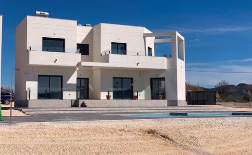 Villa in el Pinos / Pinoso, Valencian Community, Spain 1